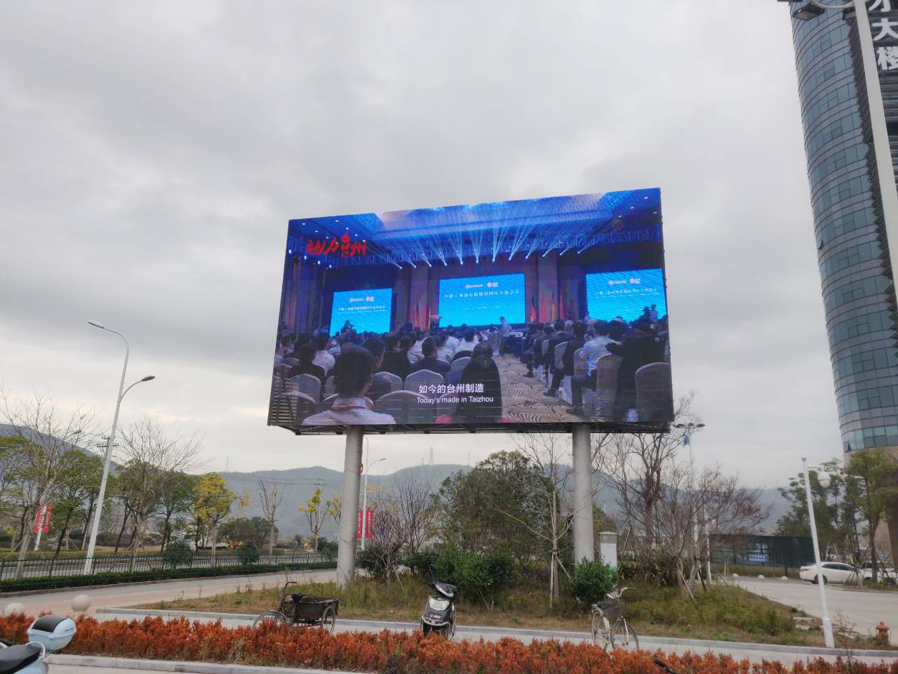 What is P4 Outdoor LED Display and What's the difference with other LED display