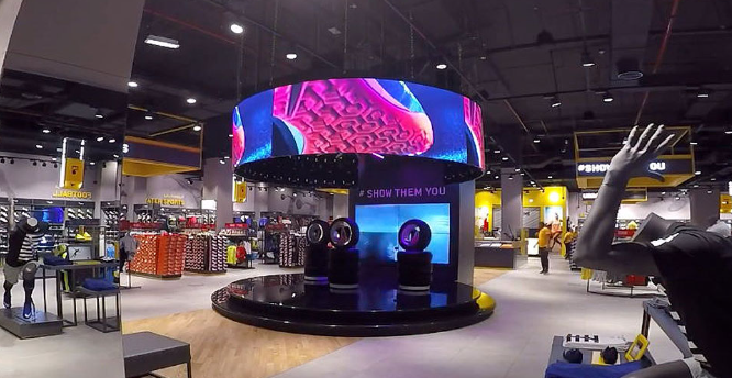 outdoor-led-screens-in-modern-retailers.png